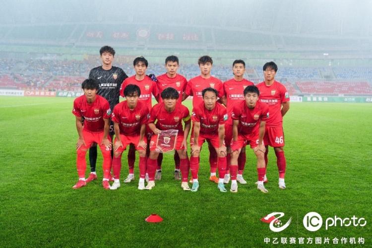 队报：盖拉·杜埃对阵法国传射，蒂斯雷·杜埃赛后对哥哥表示祝贺