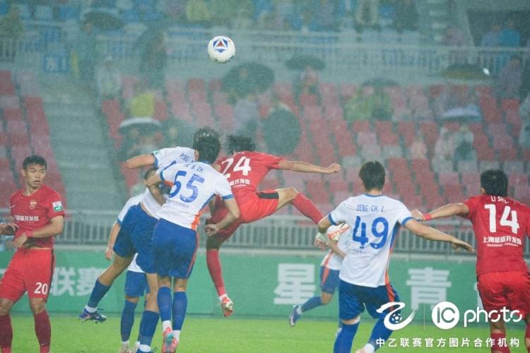 中国女足vs俄罗斯女足首发：王霜、王妍雯、叶彤先发，邵子钦替补